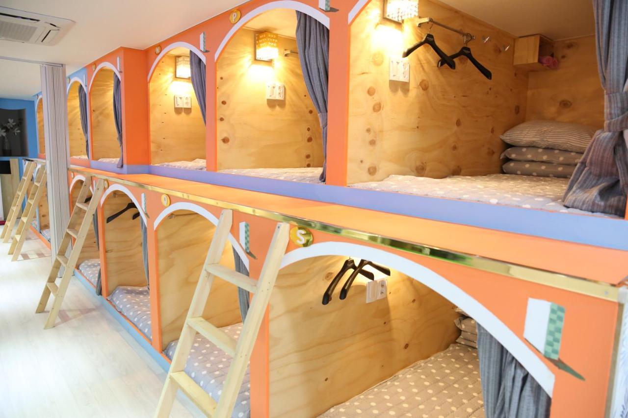 Coco Capsule Guesthouse Pusan Zewnętrze zdjęcie