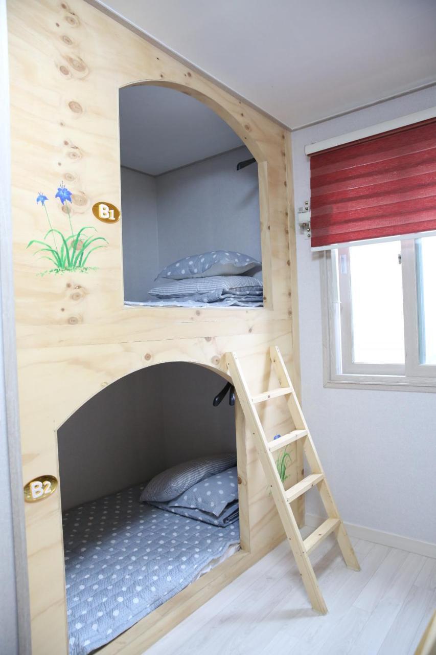 Coco Capsule Guesthouse Pusan Zewnętrze zdjęcie