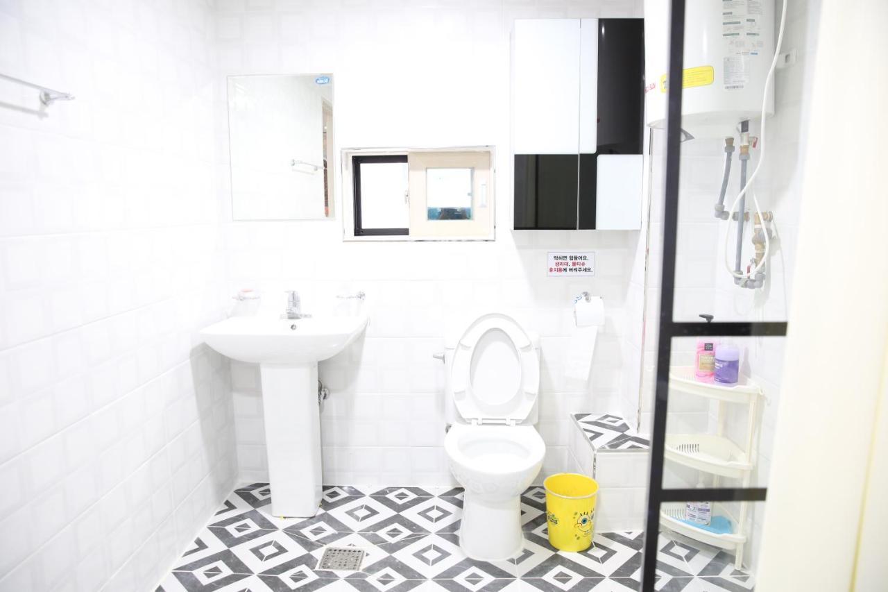 Coco Capsule Guesthouse Pusan Zewnętrze zdjęcie