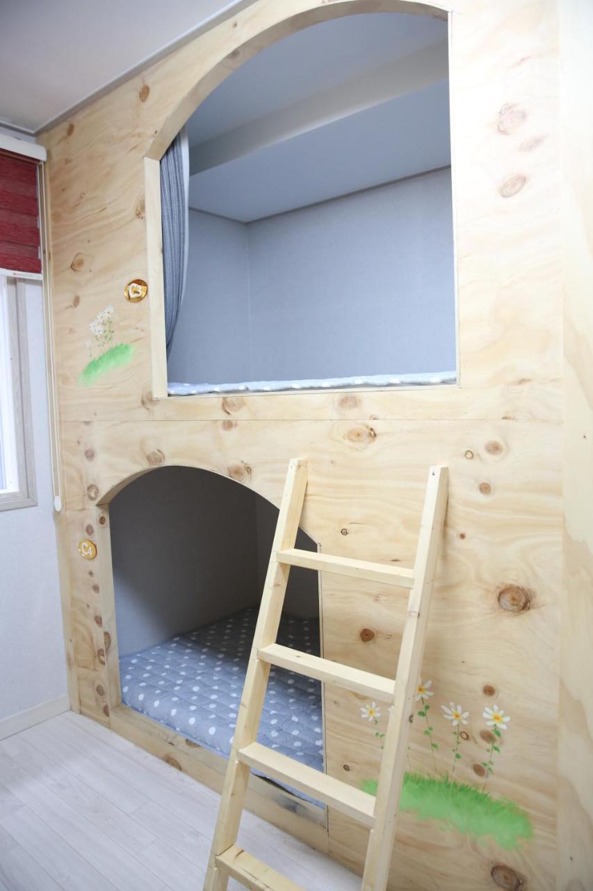 Coco Capsule Guesthouse Pusan Zewnętrze zdjęcie